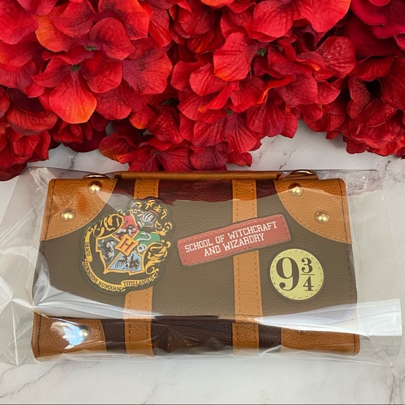 Harry Potter Hogwarts School Trunk Clutch Handbag Crossbody - Picture 15 of 16